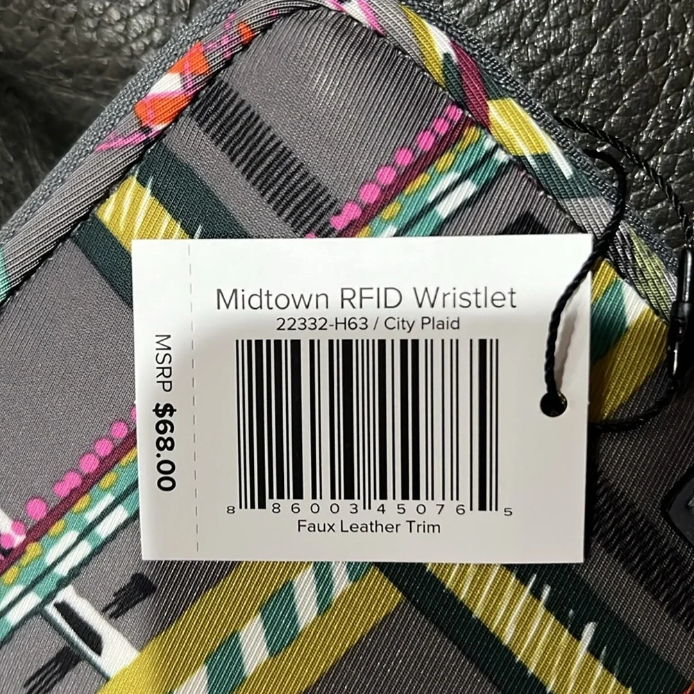 Vera Bradley midtown RFID wristlet in city plaid